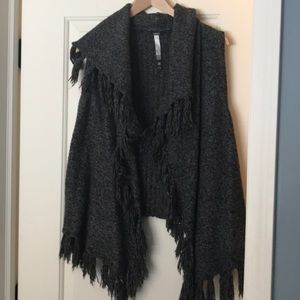Sweater vest with fringe